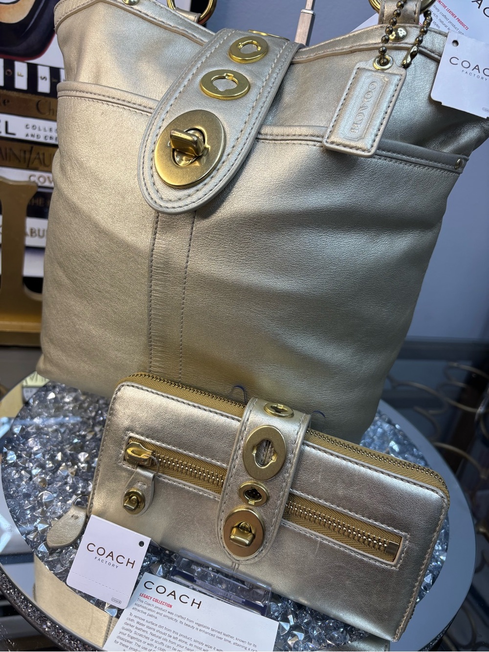 Coach 2009 Lily Legacy Metallic Gold Shoulder Bag w/matching wallet NWOT - Picture 3 of 17
